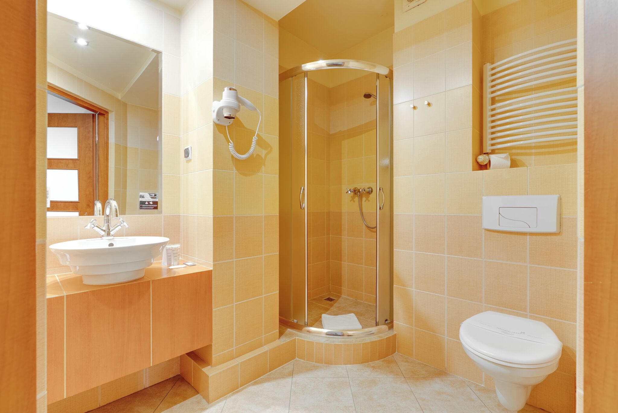 deluxe double room, 1 double bed | bathroom | free toiletries, hair dryer, slippers, towels