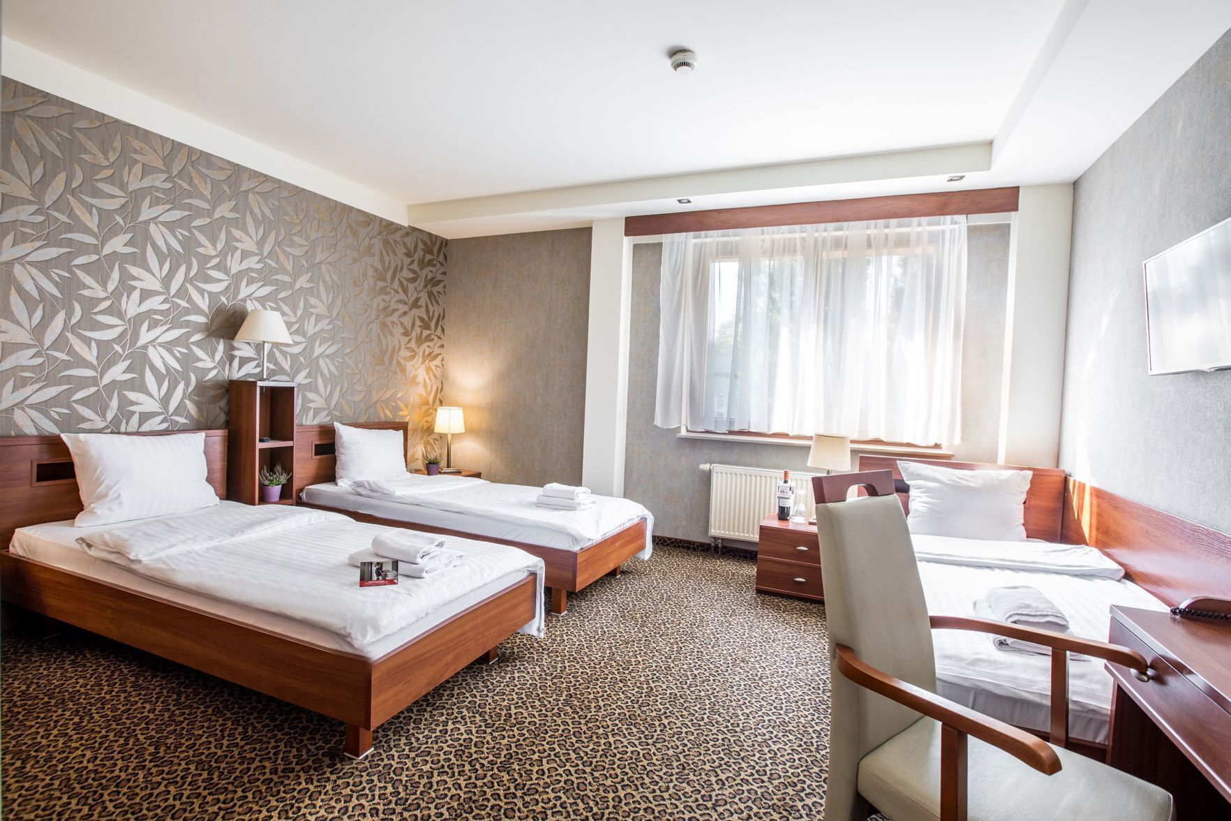 Bureau, chambres insonorisées, fer et planche à repasser, Wi-Fi gratuit