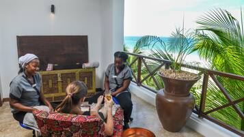 Couples treatment rooms, body treatments, aromatherapy