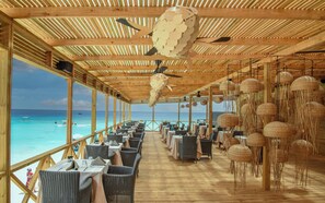 2 restaurants; lunch and dinner served