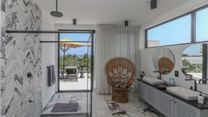 奢華套房, 陽台, 海景 | 埃及棉床單、高級寢具、迷你吧、客房內保險箱
