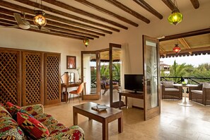 Suite (Roof Top) | Egyptian cotton sheets, premium bedding, minibar, in-room safe