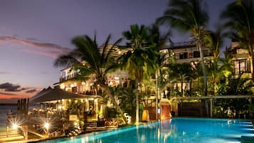 Outdoor pool, pool umbrellas, sun loungers
