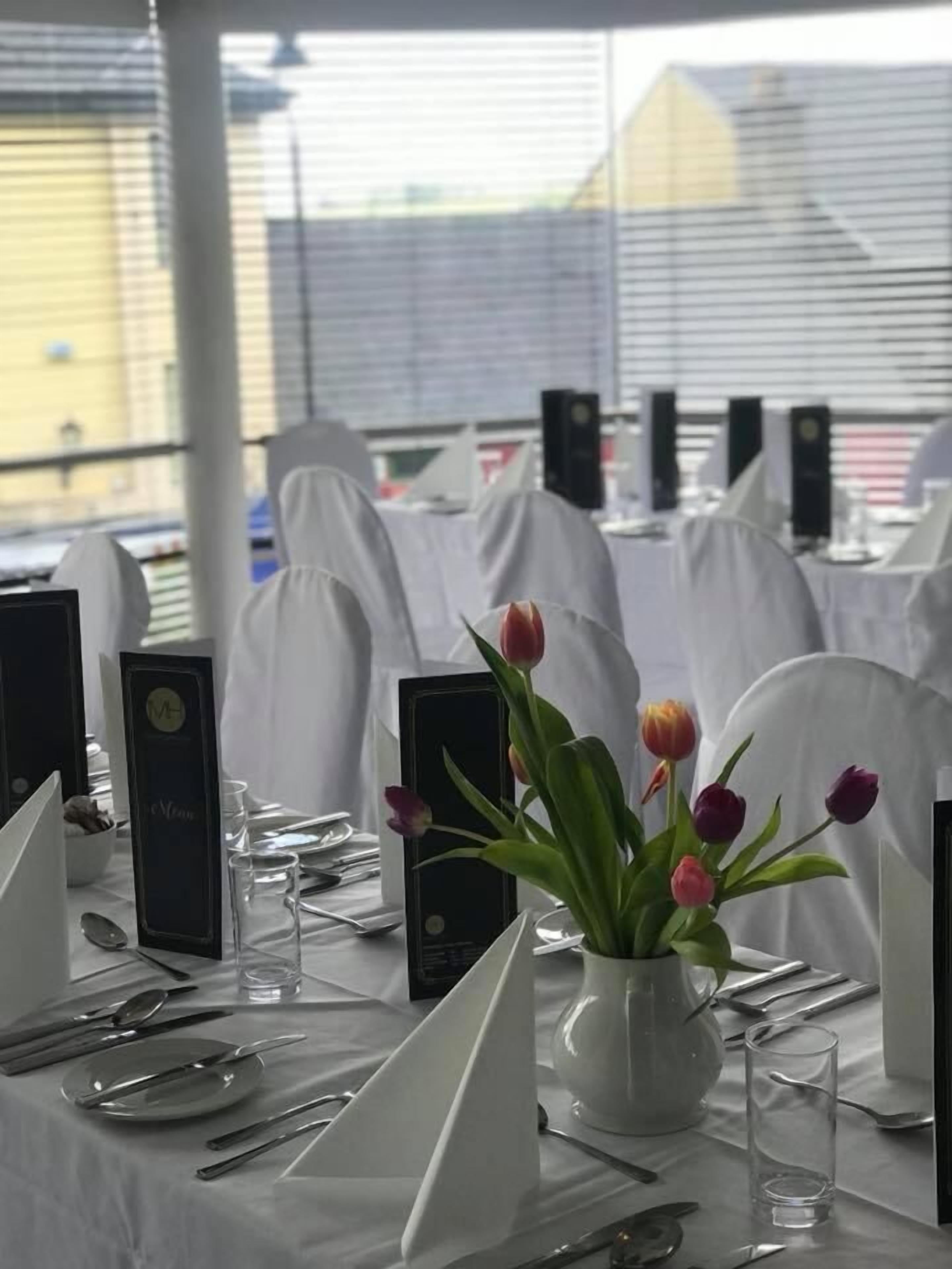 breakfast, lunch and dinner served