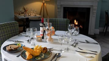 Breakfast, lunch and dinner served