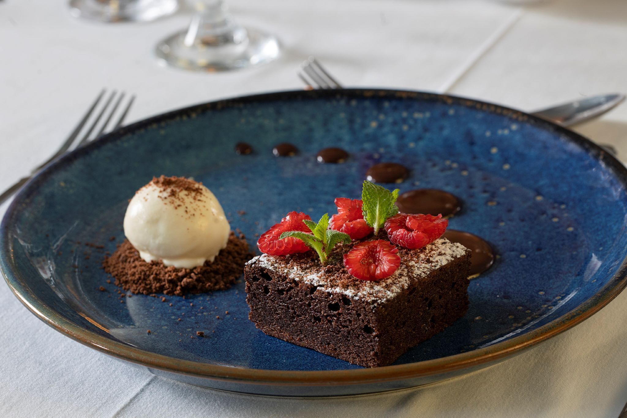 breakfast, lunch and dinner served