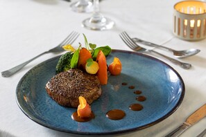 Frühstück, Mittagessen, Abendessen und Brunch werden serviert