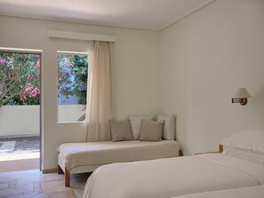 Triple Room Inland View | 起居區 | 32-吋 LCD 液晶電視、衛星頻道、電視