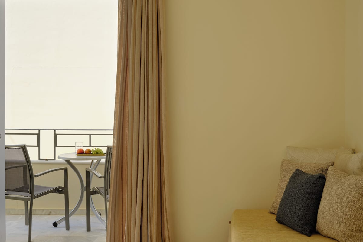 Suite Junior, vue piscine | 1 chambre, draps en coton égyptien, literie de qualité supérieure
