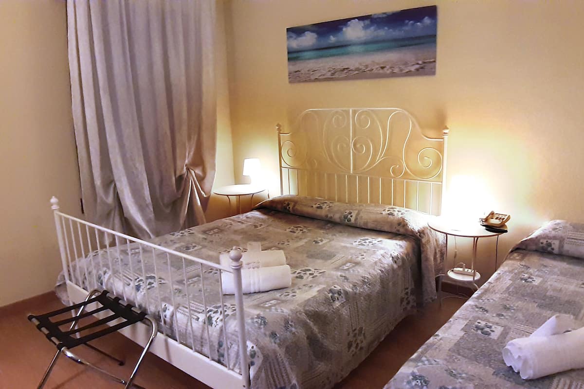 Triple Room | Minibar, in-room safe, desk, soundproofing