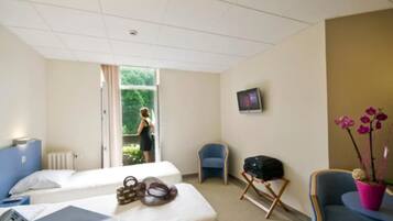 1 bedroom, cots/infant beds, free rollaway beds, free WiFi