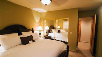 Habitación estándar, 1 cama de matrimonio, no fumadores | Caja fuerte, escritorio, sistema de insonorización