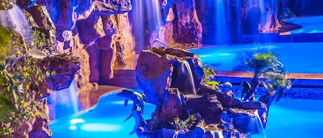 5 outdoor pools, open 7 AM to 8 PM, pool loungers