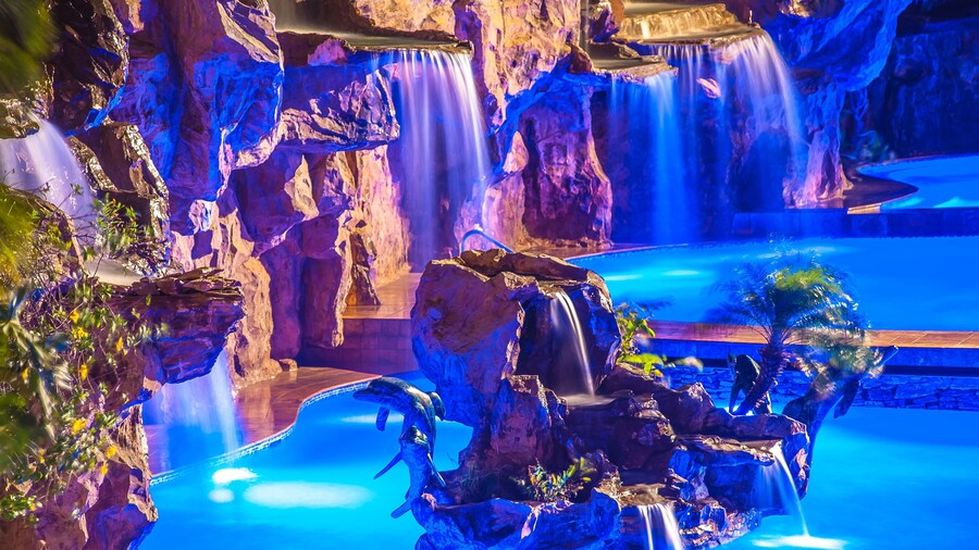 Clarion Suites Roatan at Pineapple Villas