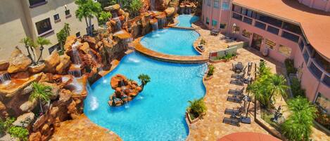 5 outdoor pools, open 7 AM to 8 PM, sun loungers