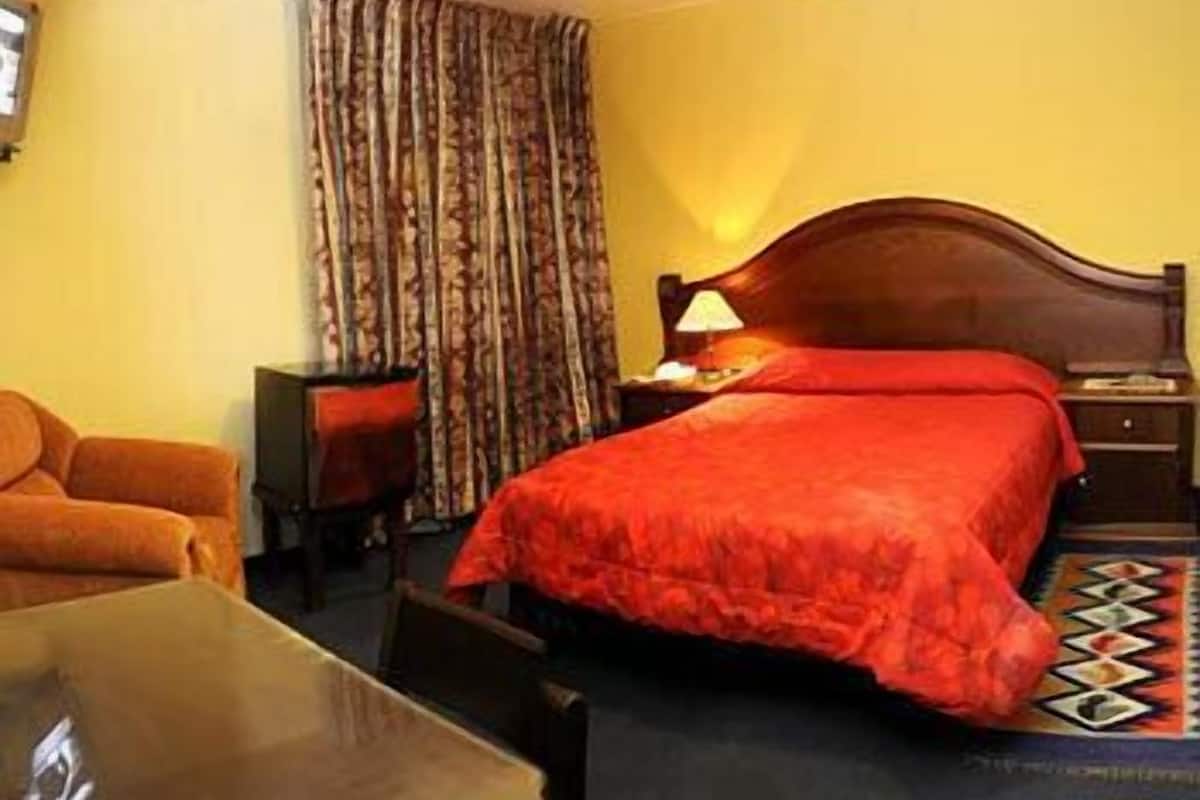 Quarto casal | Cofres nos quartos, escrivaninha, Wi-Fi de cortesia, roupa de cama