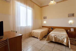 In-room safe, desk, cots/infant beds, free WiFi - Parking Hotel Giardino (Livorno)