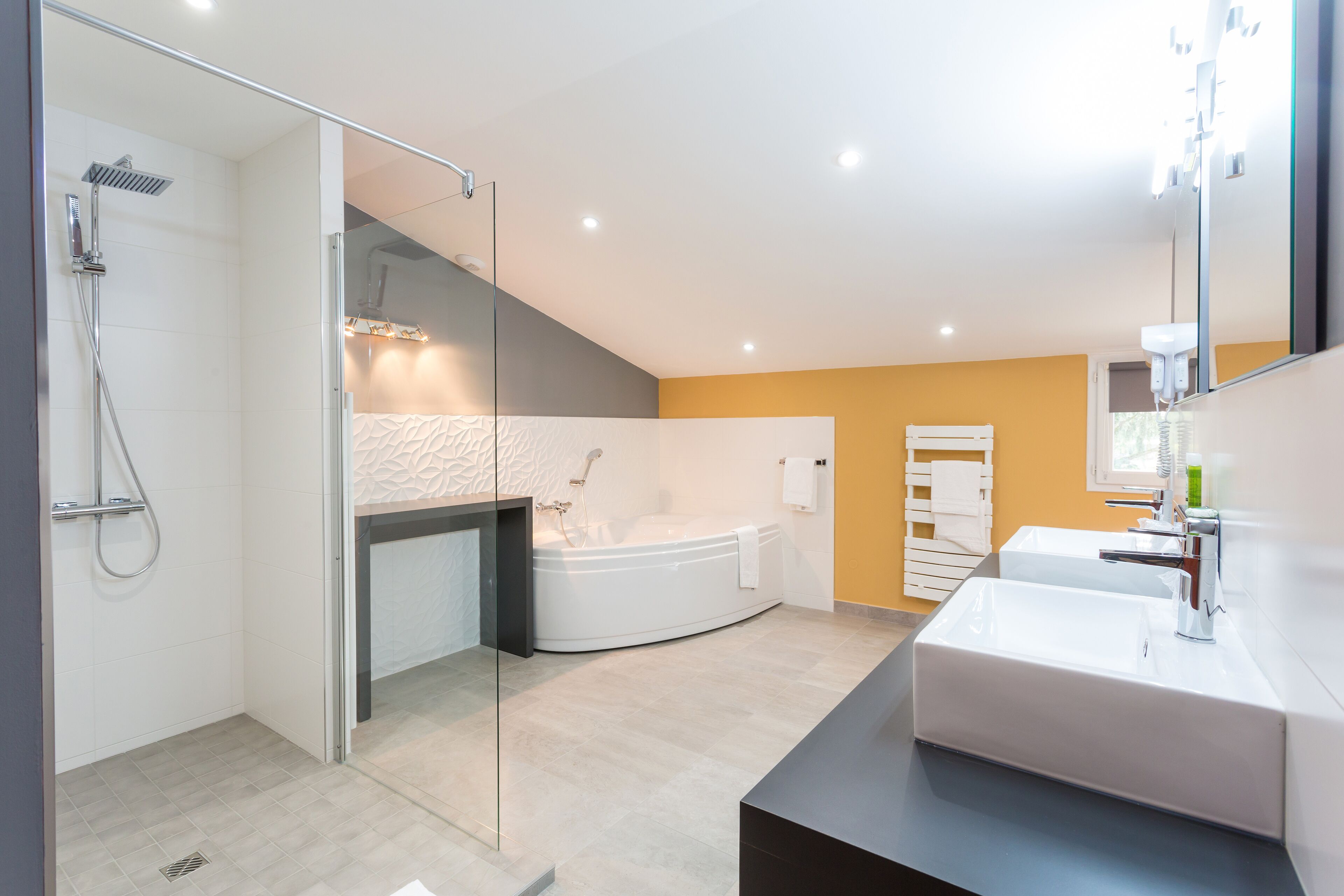 family room, annex building | bathroom | hair dryer, towels, soap, shampoo