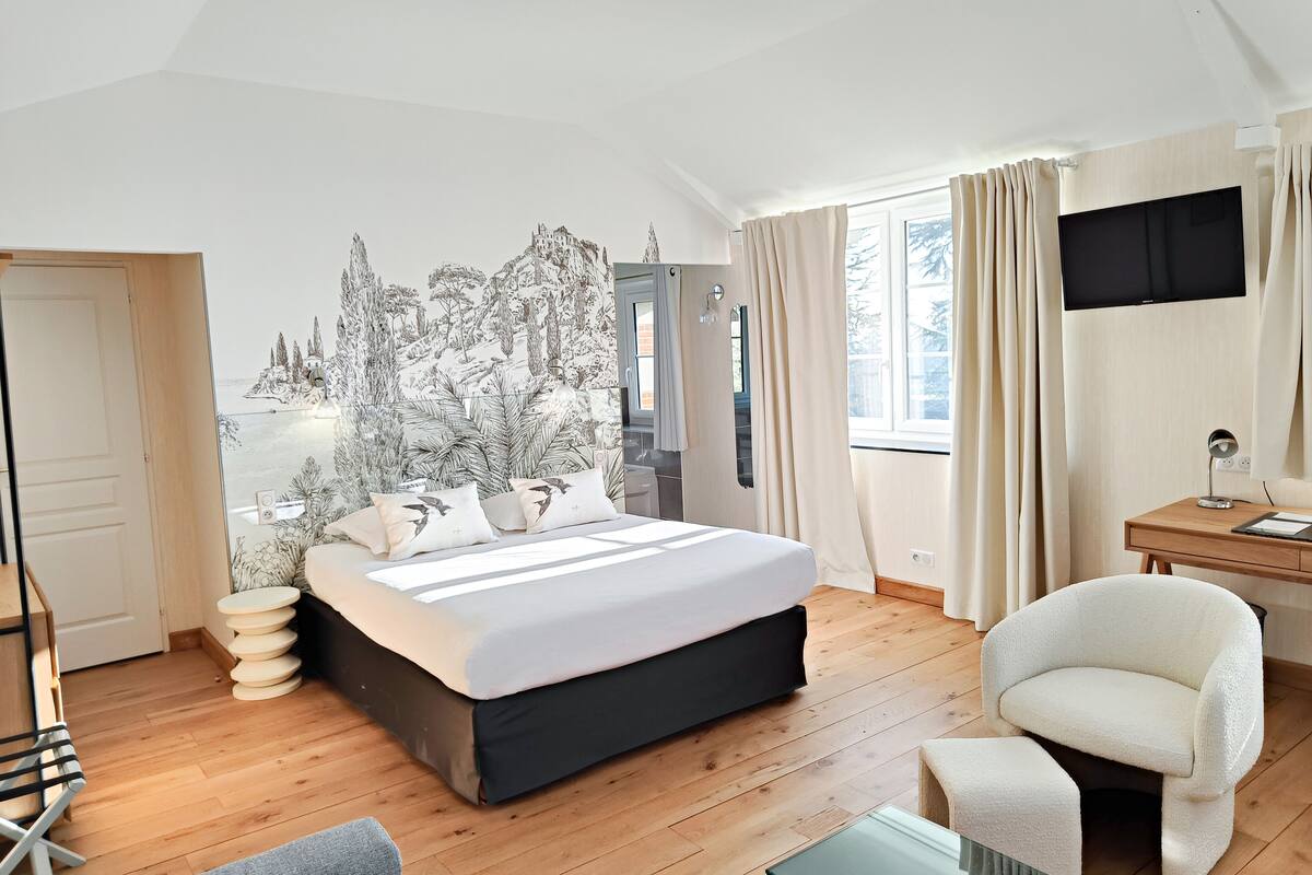 superior room, annex building | premium bedding, minibar, in-room safe, desk