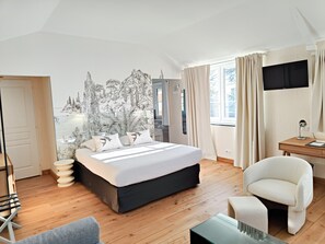 Premium bedding, minibar, in-room safe, desk - Château de la Barbinière (Saint-Laurent-sur-Sevre)