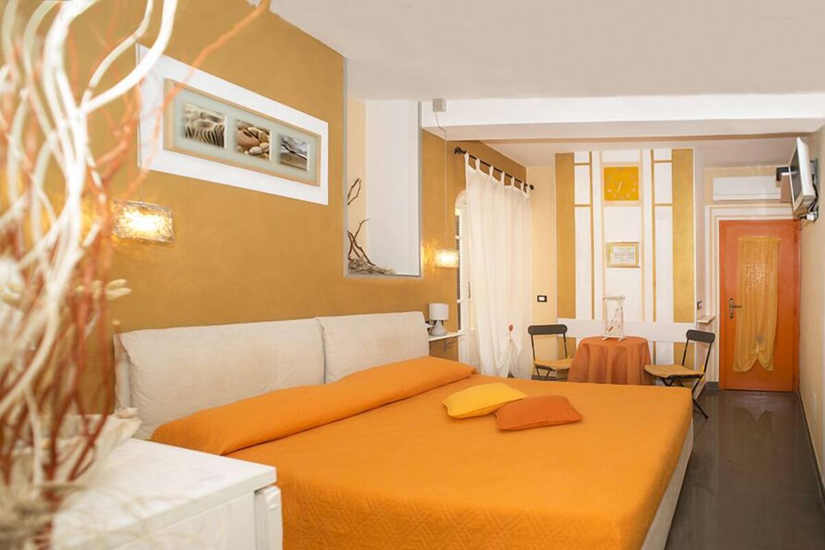 Double Room | In-room safe, rollaway beds (surcharge), WiFi (free), bed sheets