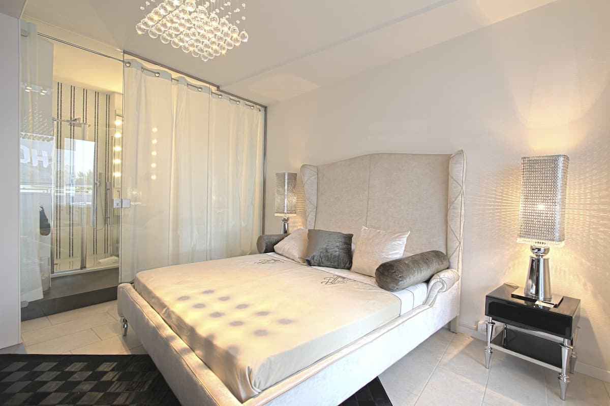 Deluxe Room, 1 King Bed, Hot Tub
