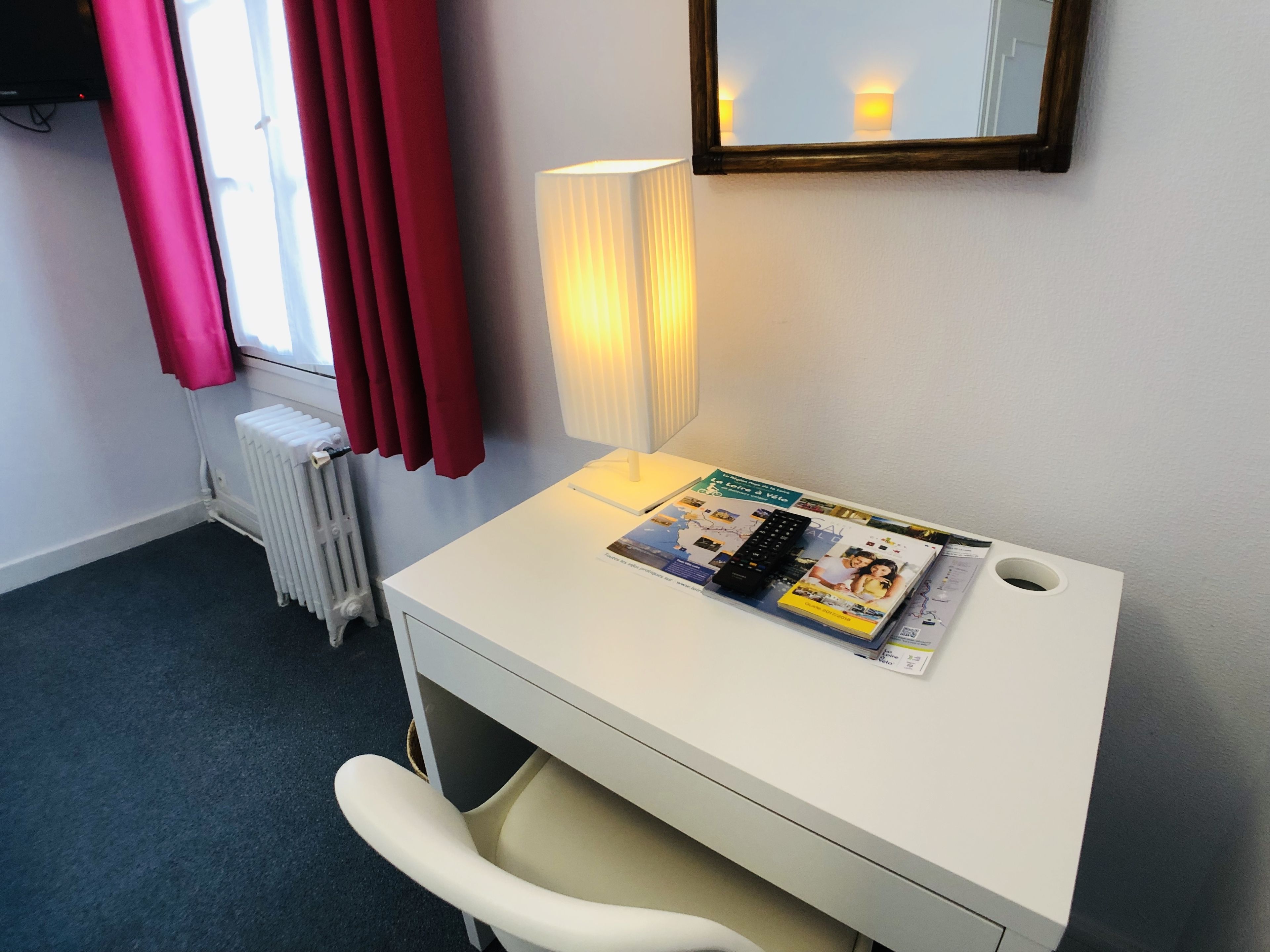 standard double room | desk, iron/ironing board, free cots/infant beds, rollaway beds