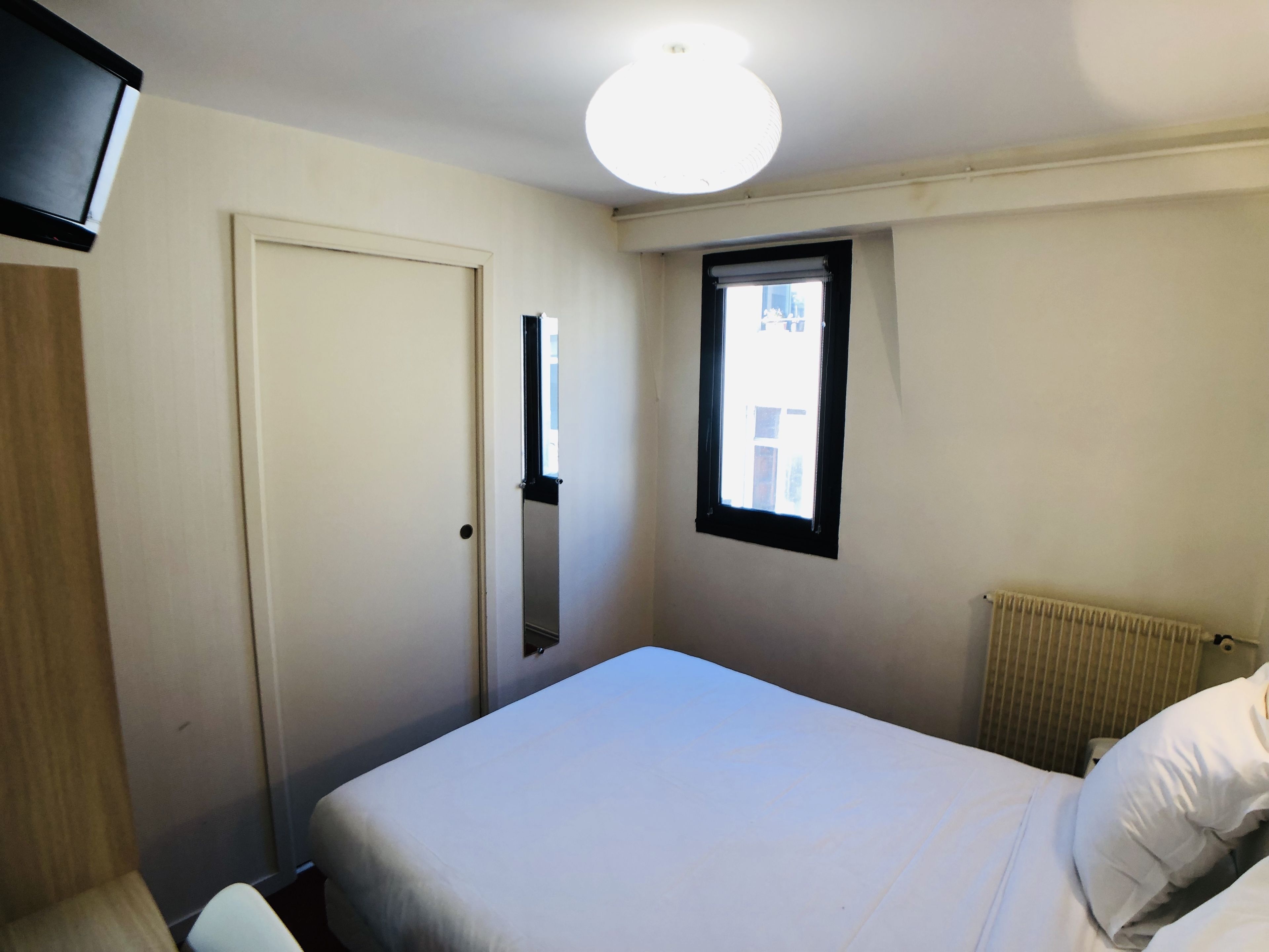 economy double room | desk, iron/ironing board, free cots/infant beds, rollaway beds