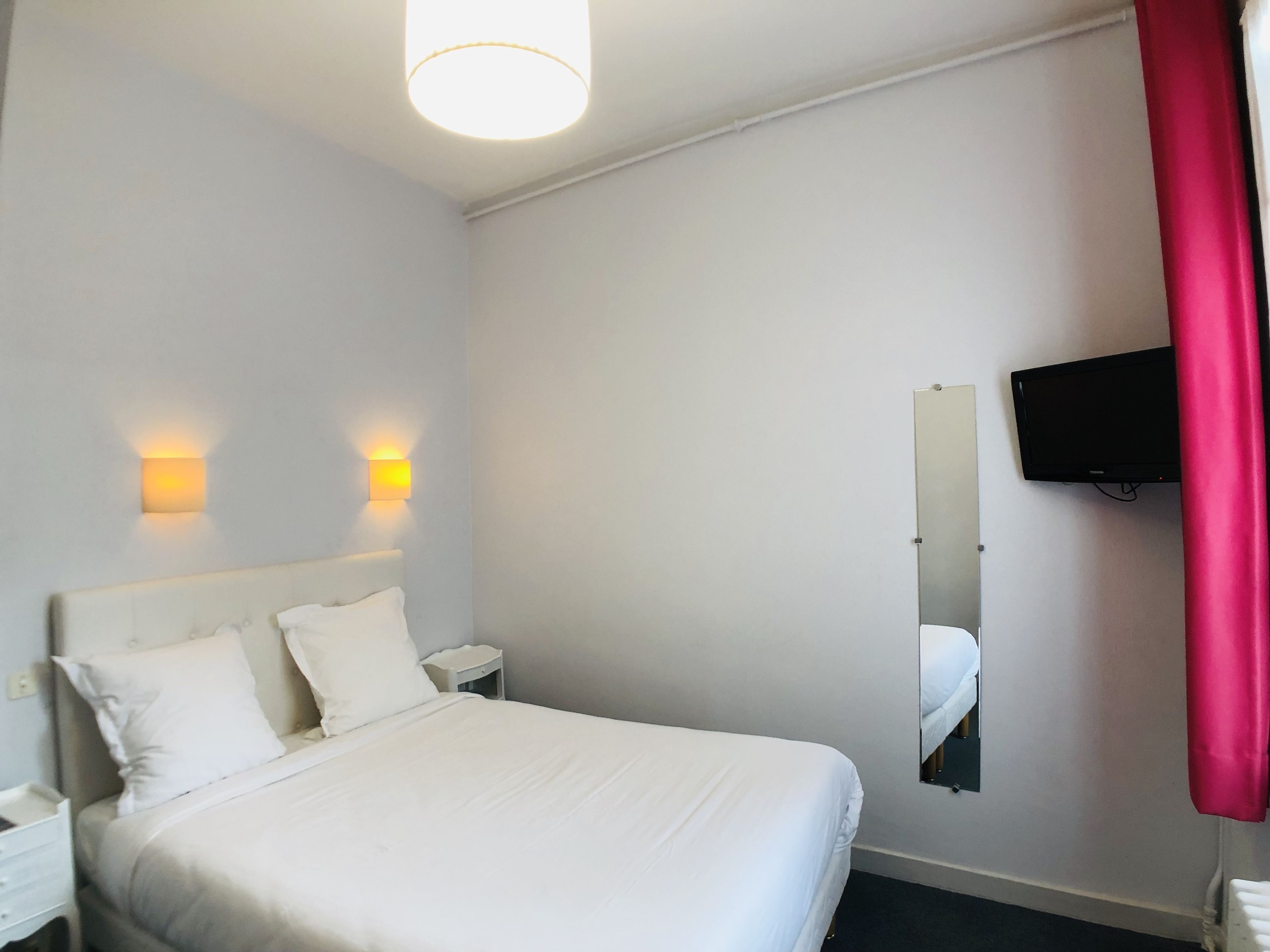 standard double room | desk, iron/ironing board, free cots/infant beds, rollaway beds