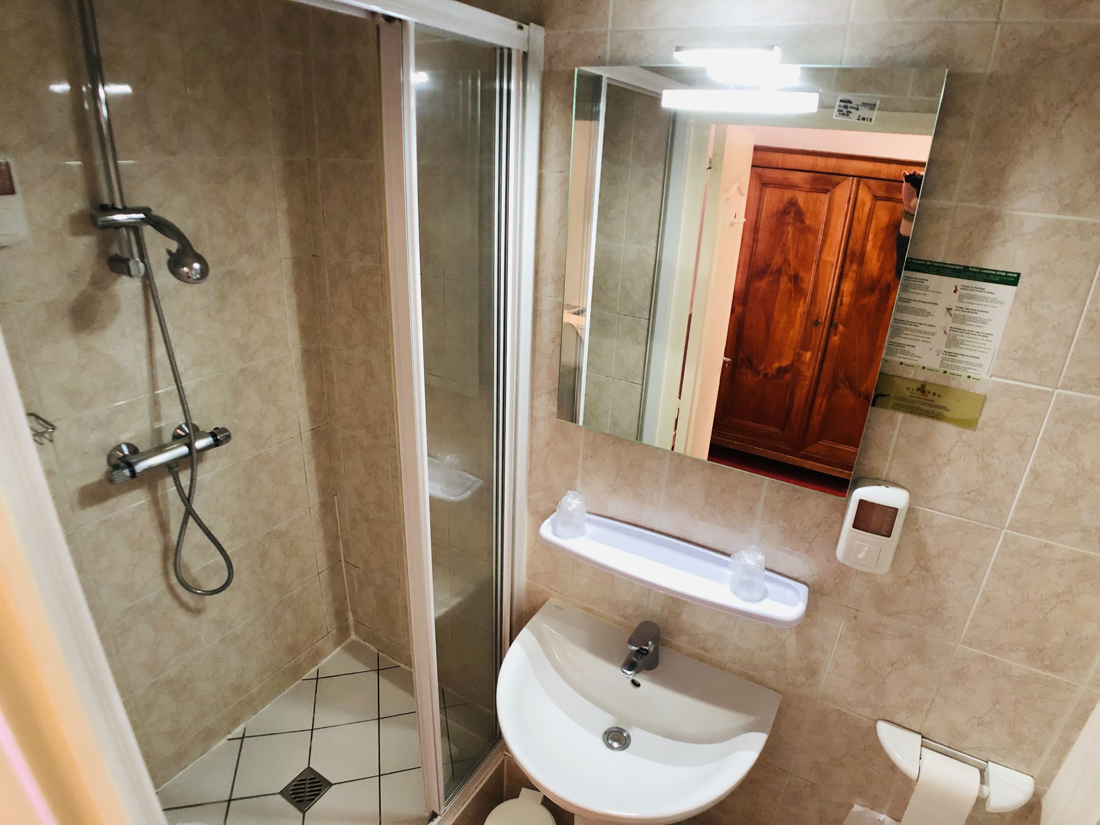 standard twin room | desk, iron/ironing board, free cots/infant beds, rollaway beds