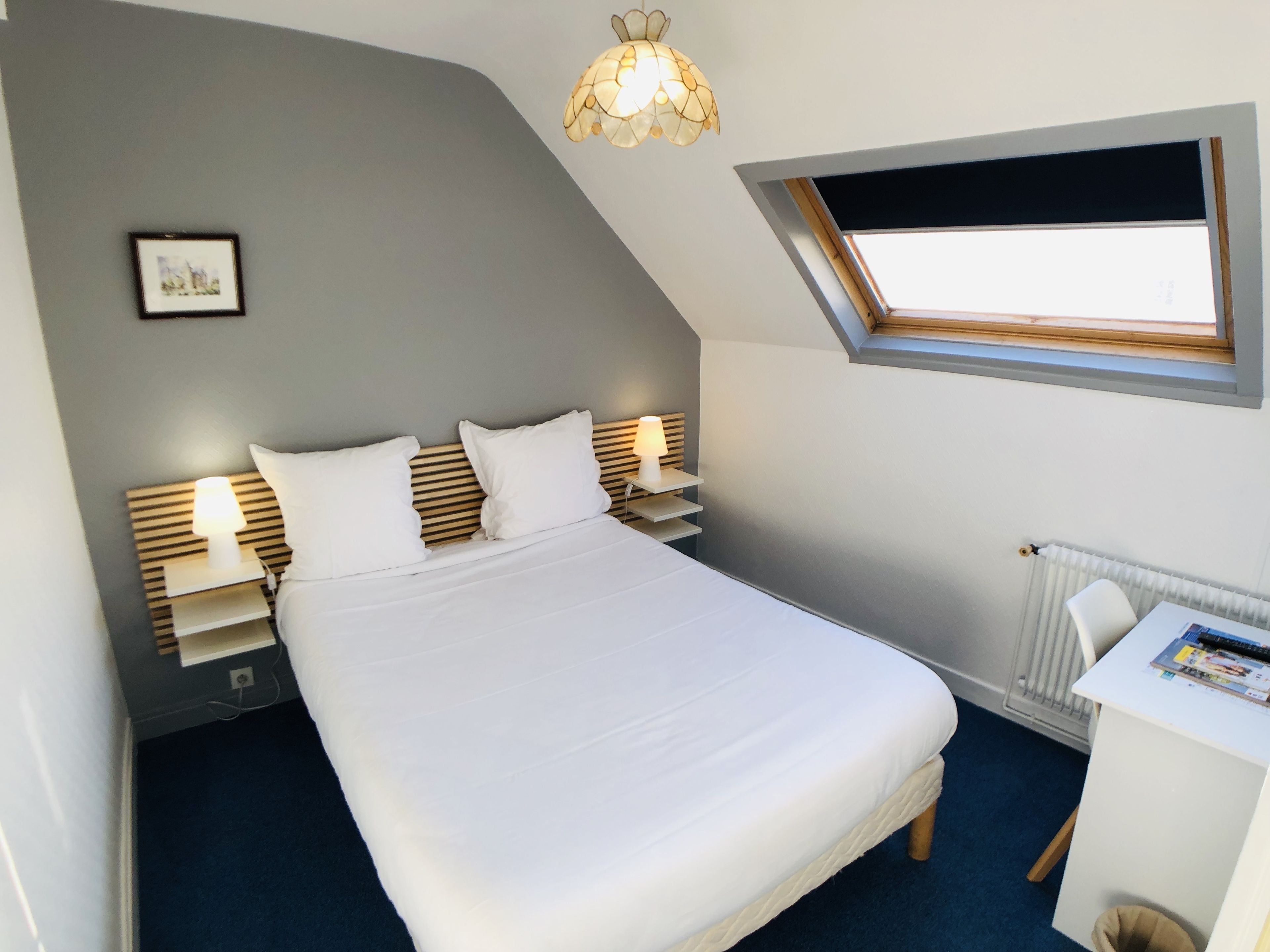 economy double room | desk, iron/ironing board, free cots/infant beds, rollaway beds