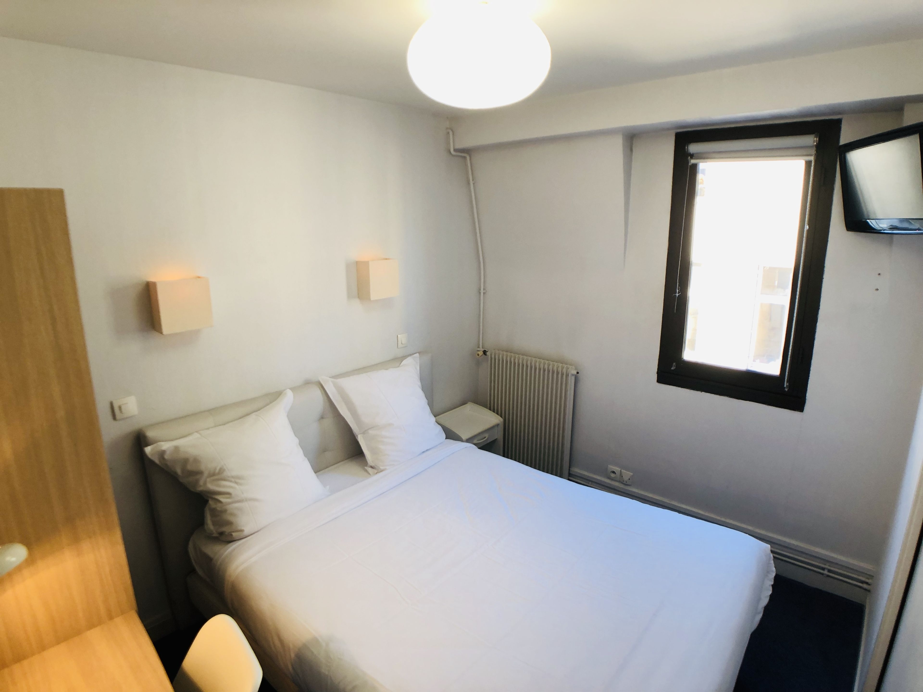 economy double room | desk, iron/ironing board, free cots/infant beds, rollaway beds