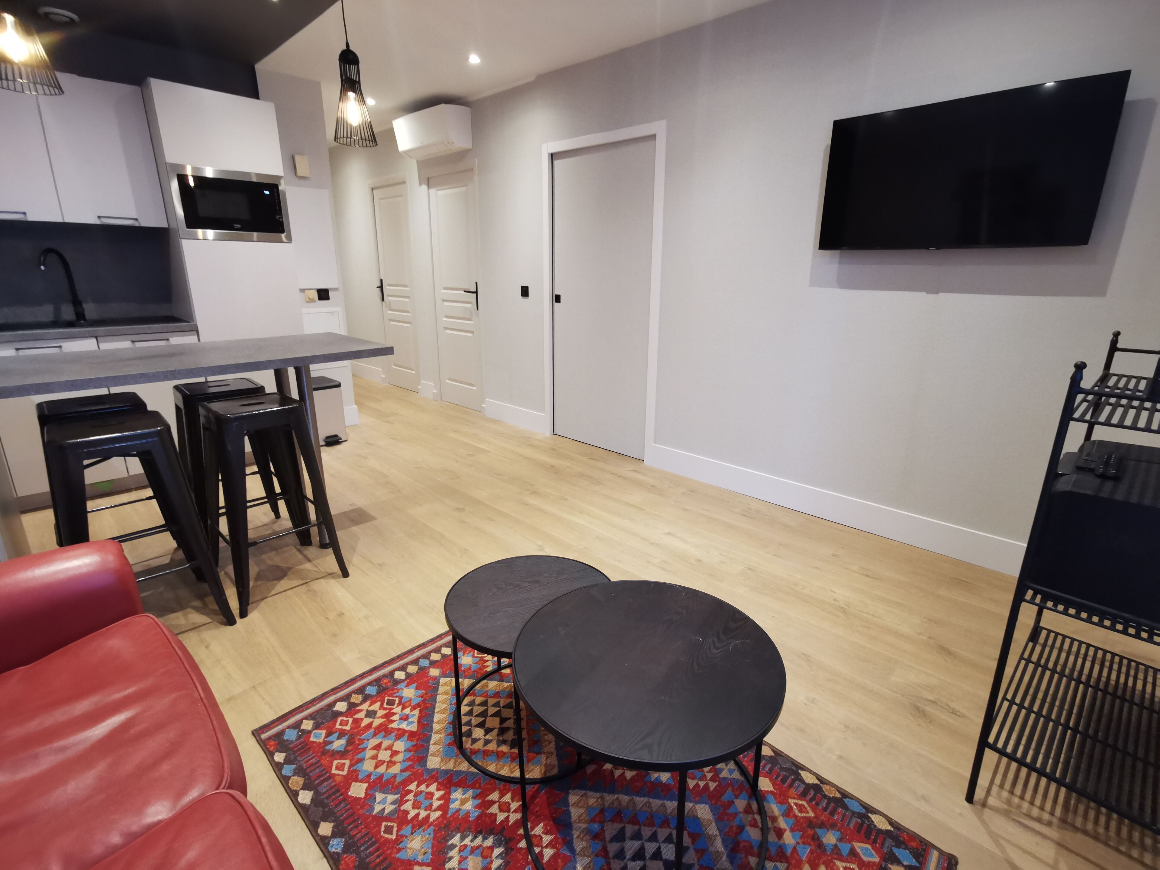 apartment (41m2) - nearby the hotel | living area | flat-screen tv