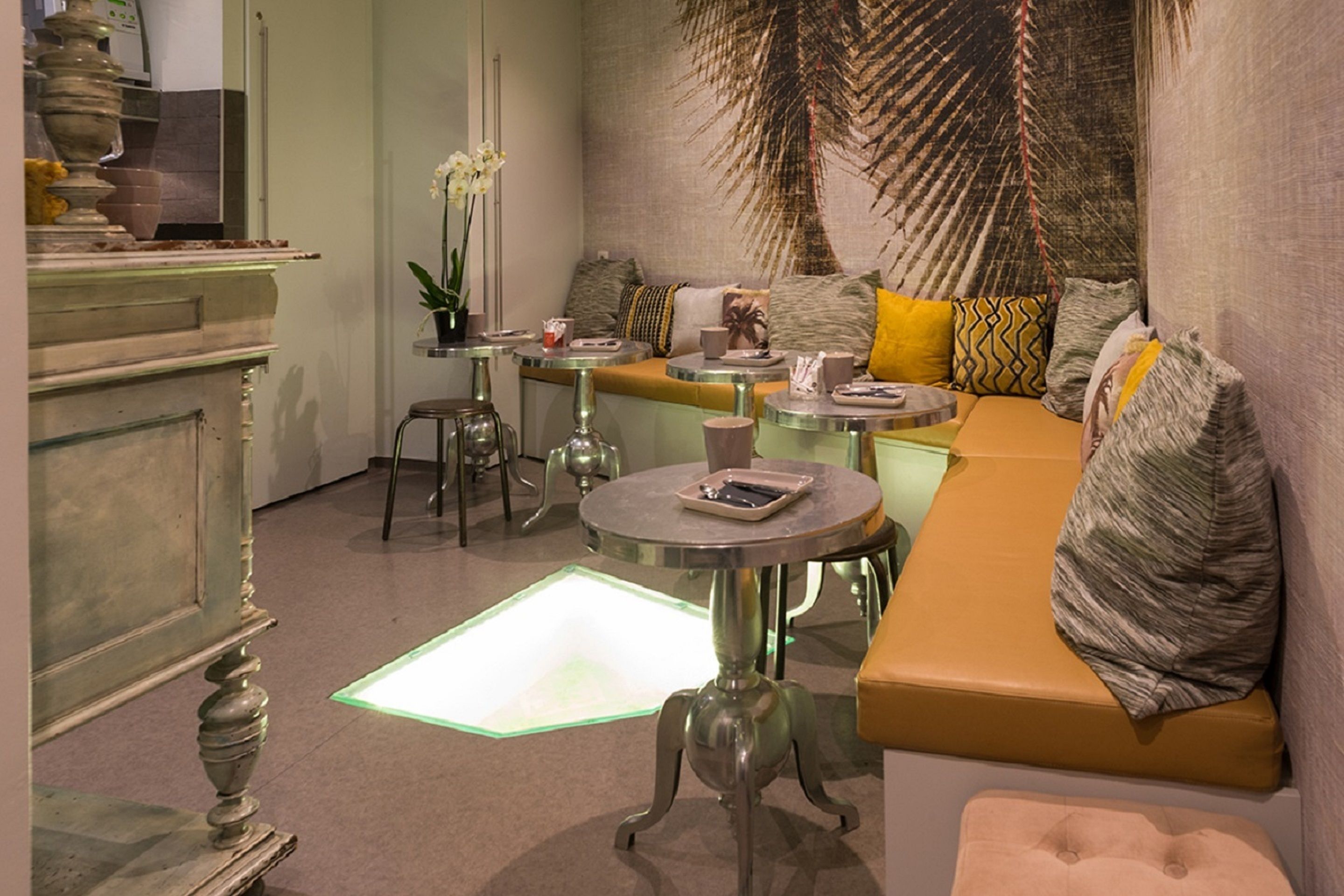 daily continental breakfast (eur 11.5 per person)