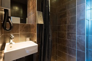 Regadera en el baño