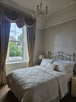 Doppelzimmer, mit Bad (Double Room 2)