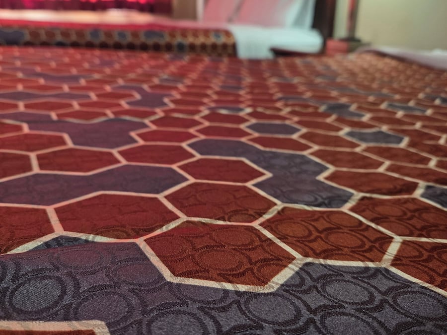 Escritorio, wifi gratis y ropa de cama