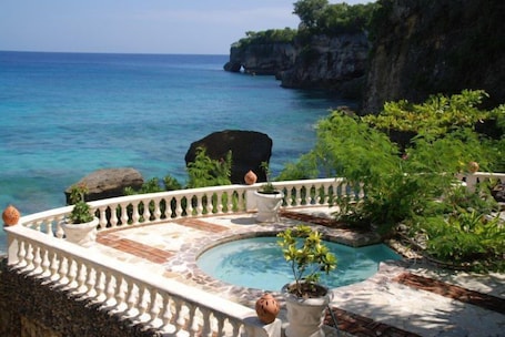 Outdoor spa tub. The Balaji Palace at Playa Grande