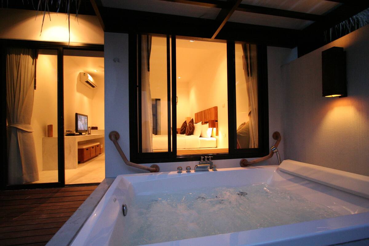 jacuzzi lover deluxe | jetted bathtub