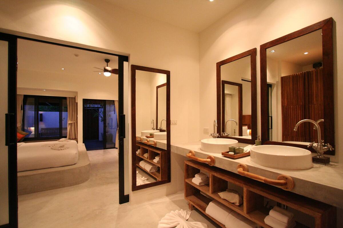 jacuzzi senior deluxe | bathroom sink