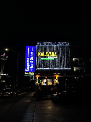 Exterior - Empress Inn and Suites by The Falls (Niagara Falls)