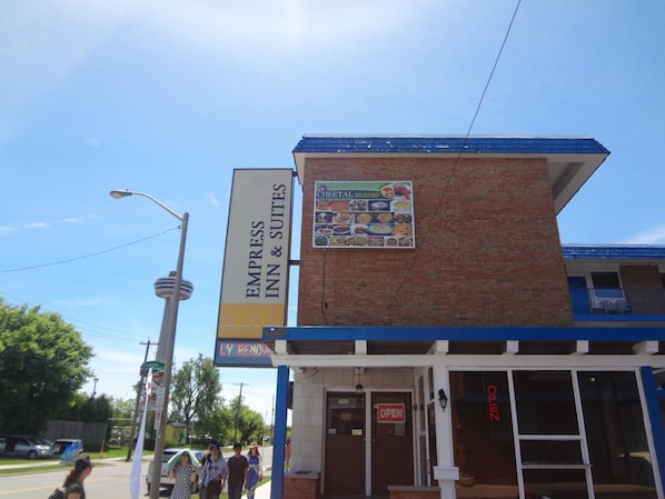 Exterior - Empress Inn and Suites by The Falls (Niagara Falls)