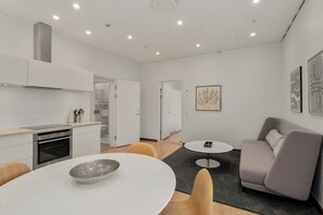 Estudio | Decoración individual, mobiliario individual, escritorio y wifi gratis