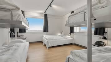 Economy-Zimmer | Individuell dekoriert, individuell eingerichtet, Schreibtisch