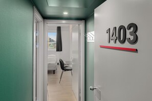Individually decorated, individually furnished, desk, free WiFi - Danhostel Copenhagen City - Hostel (Copenhagen)