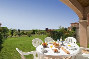 Outdoor dining - Port Minervois - Les Hauts du Lac (Homps)