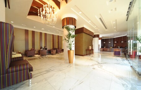 City Seasons Al Hamra Hotel - Image 4
