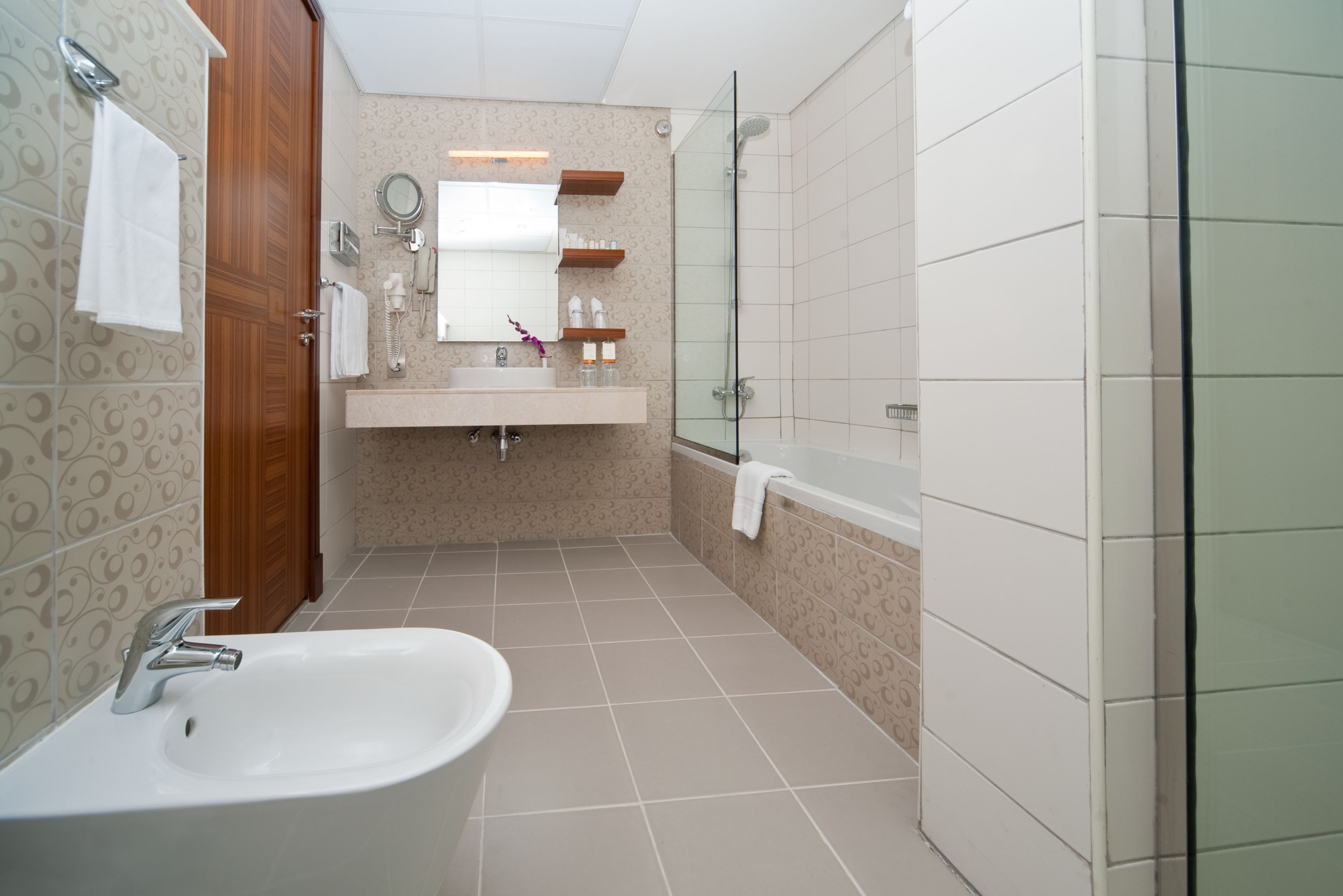 combined shower/bathtub, jetted bath, designer toiletries, hair dryer