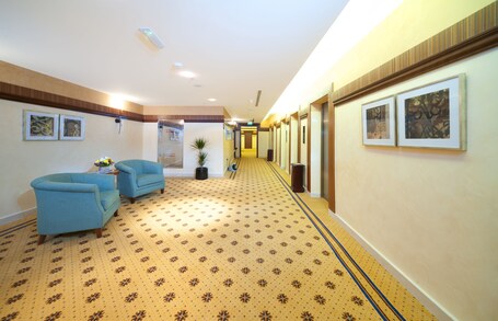 City Seasons Al Hamra Hotel - Image 14