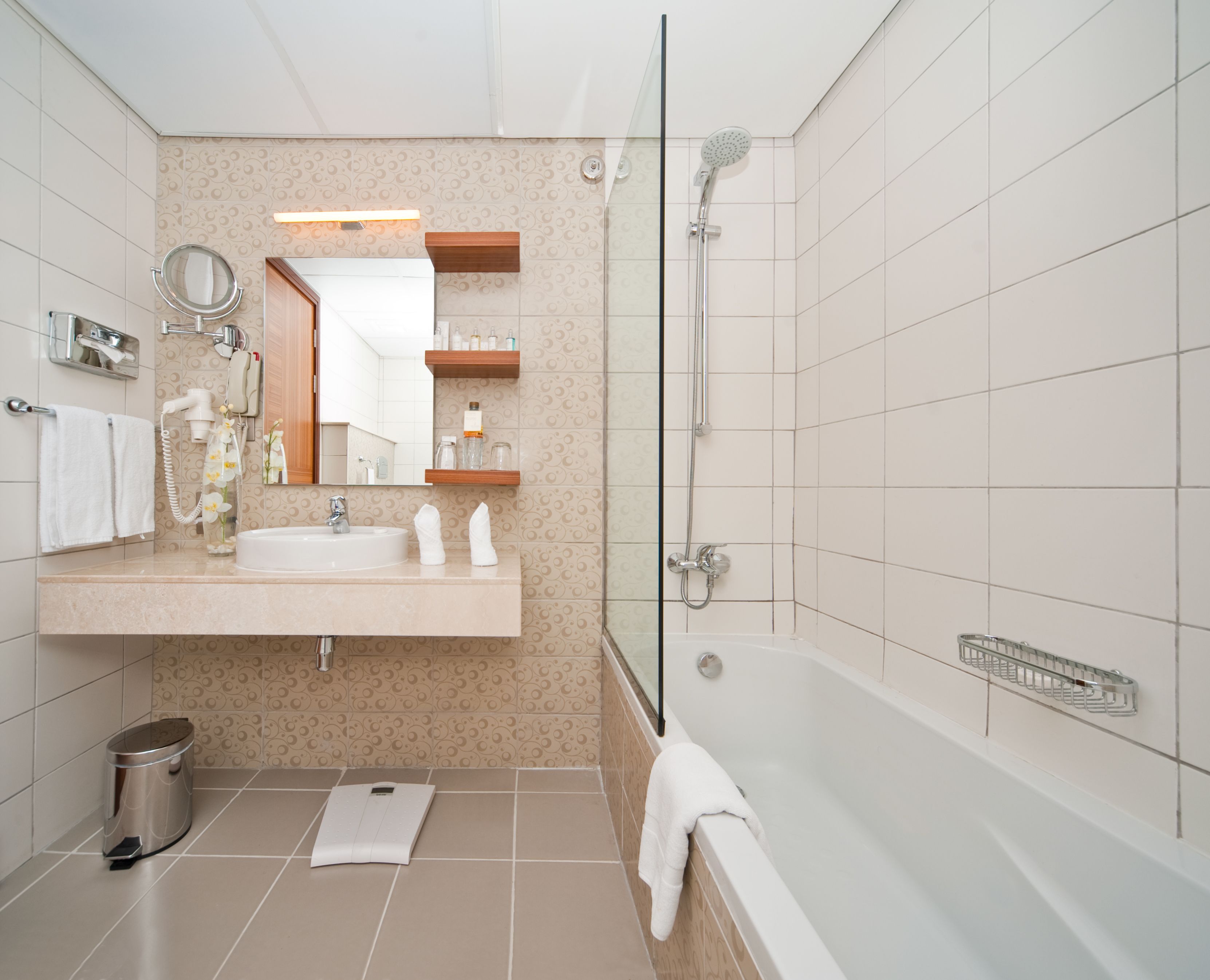 combined shower/bathtub, jetted bath, designer toiletries, hair dryer